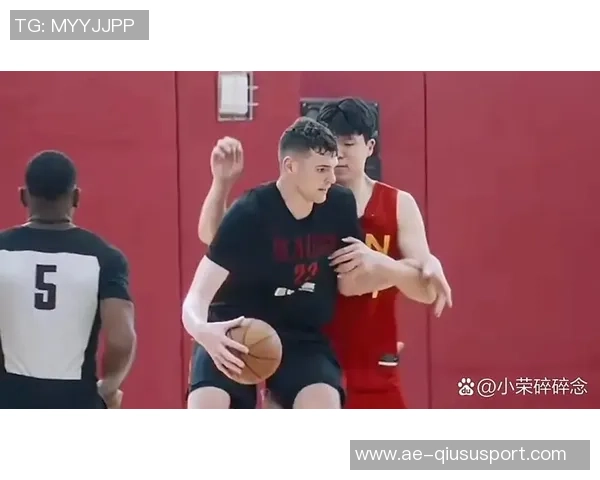 克林根谈与杨瀚森默契配合每日争抢篮板共同提升技艺